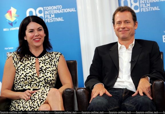 Lauren_Graham_-_Flash_of_Genius_press_conference_08.jpg