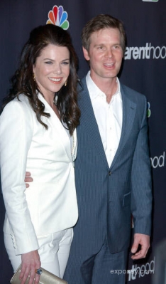 lauren-graham-and-peter-krause-nbcuniversals-2xsmvH.jpg